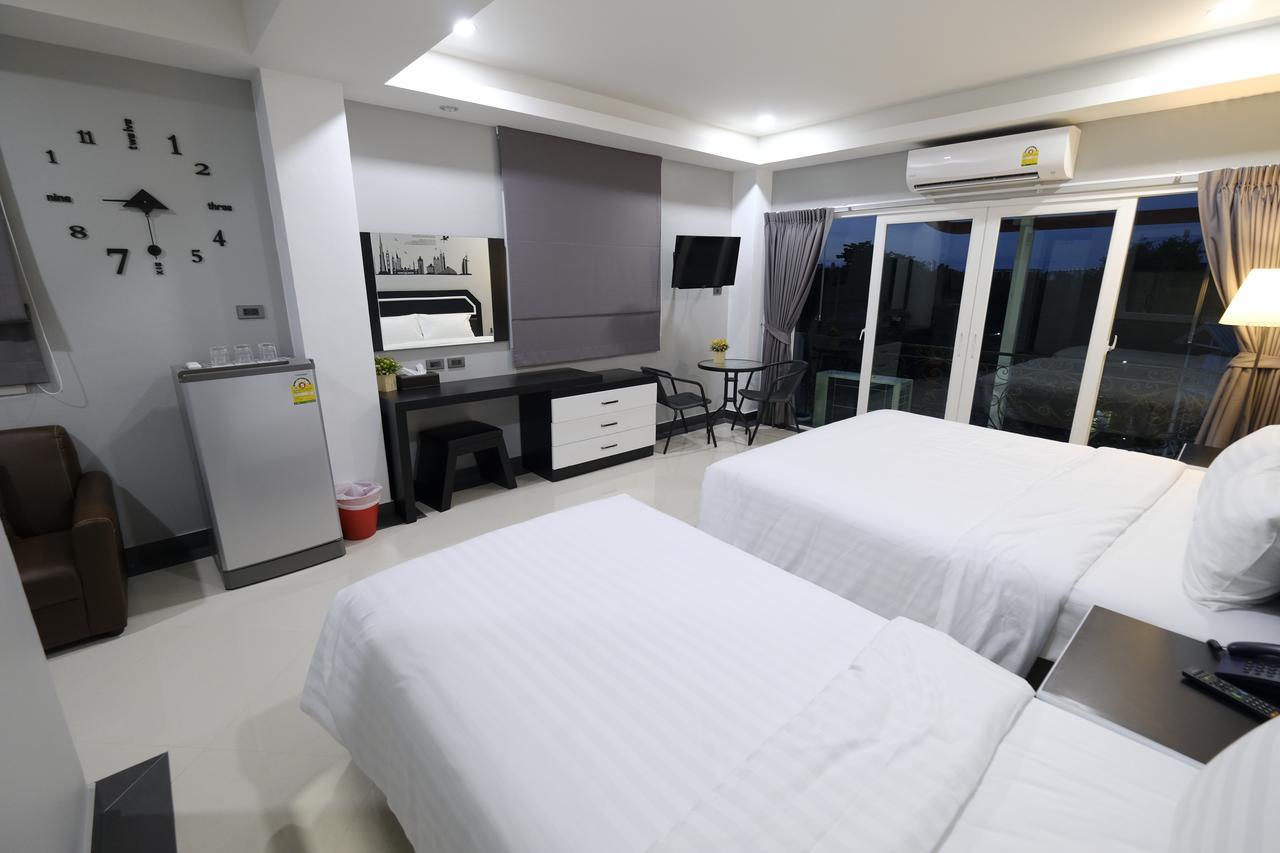 Hotel The Tung à Pattaya Extérieur photo